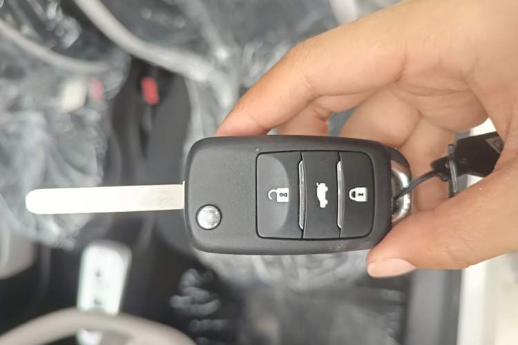 Used CHANGAN NEVO Lumin 2026 Model Treasure Edition 205km Beloved Beige Guoxuan Vehicle Key