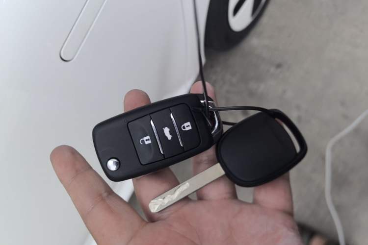 Used CHANGAN NEVO Lumin 2026 Model Treasure Edition 205km Passionate Beige Ningde Vehicle Key