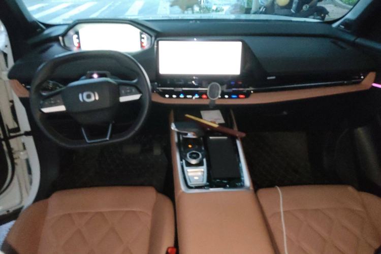 Used CHANGAN NEVO Q05 2024 Truly Delicious Version 125 Excellence Edition CATL Center Console