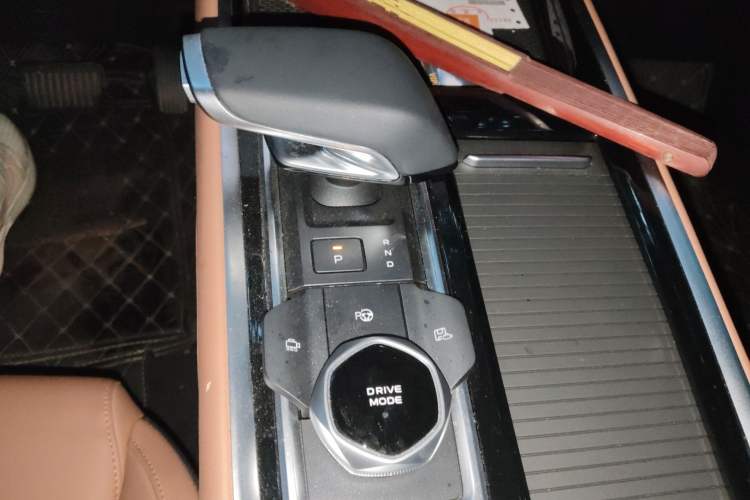 Used CHANGAN NEVO Q05 2024 Truly Delicious Version 125 Excellence Edition CATL Gear Lever