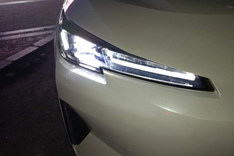 Used CHANGAN NEVO Q05 2023 125 Max Right Front Headlight
