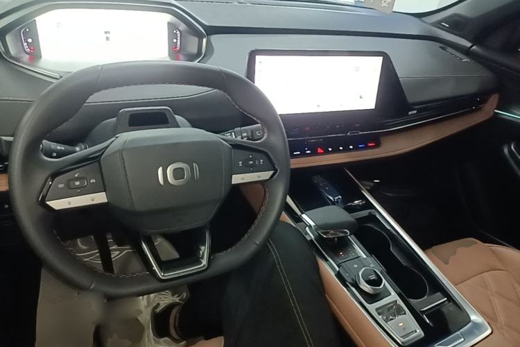 Used CHANGAN NEVO Q05 2024 Truly Delicious Version 125 Excellence Edition CATL Center Console