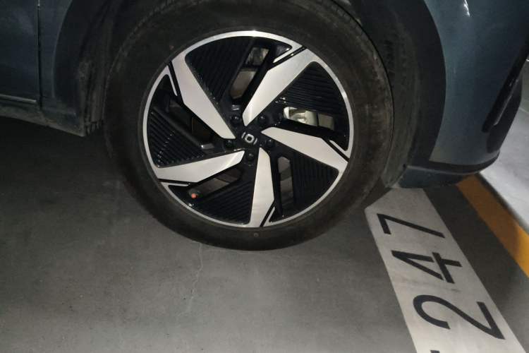 Used CHANGAN NEVO Q05 2024 Truly Delicious Version 125cc Superior Design CATL Right Front Wheel Hub