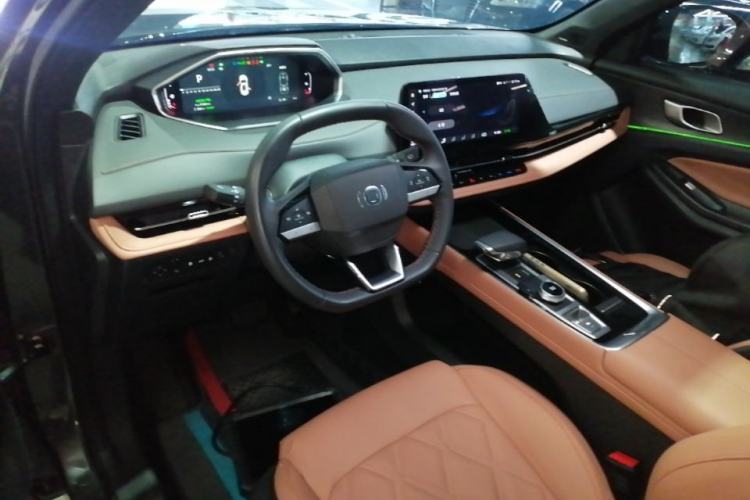 Used CHANGAN NEVO Q05 2024 Truly Delicious Version 125cc Superior Design CATL Center Console