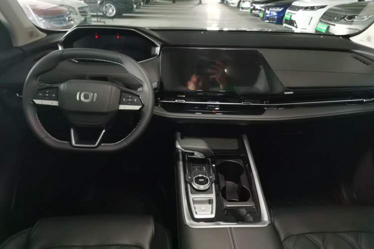 Used CHANGAN NEVO Q05 2024 Truly Delicious Version 125 Excellence Edition CATL Center Console