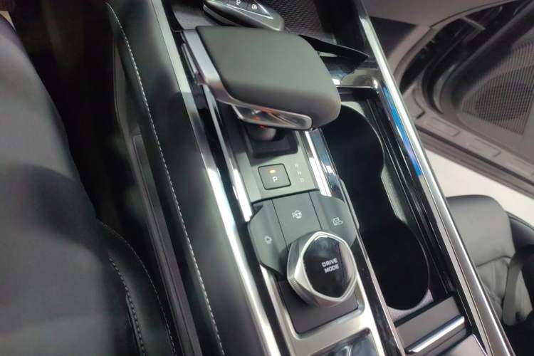 Used CHANGAN NEVO Q05 2024 Truly Delicious Version 125 Excellence Edition CATL Gear Lever