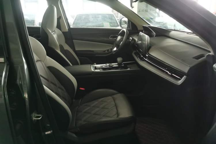 Used CHANGAN NEVO Q05 2024 Truly Delicious Version 125 Excellence Edition CATL Interior 2