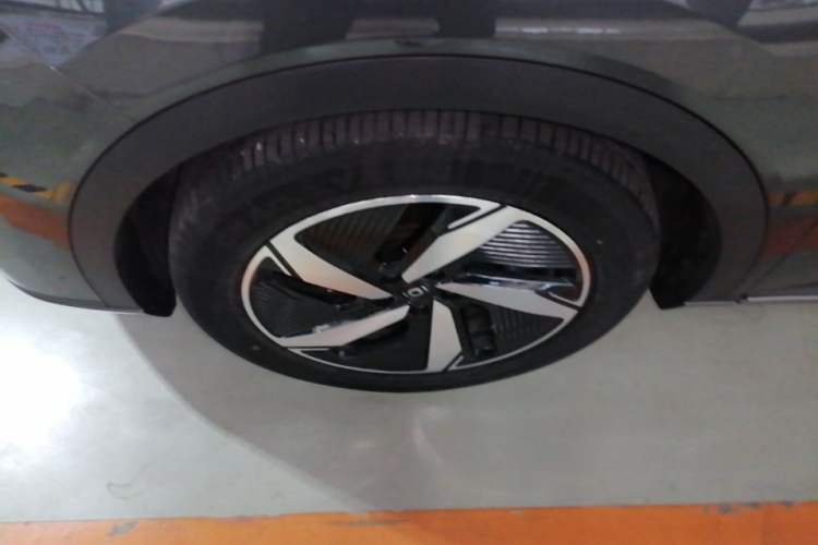 Used CHANGAN NEVO Q05 2024 Truly Delicious Version 125cc Superior Design CATL Left Front Wheel Hub