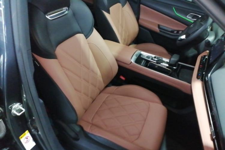 Used CHANGAN NEVO Q05 2024 Truly Delicious Version 125cc Superior Design CATL Right Front Seat