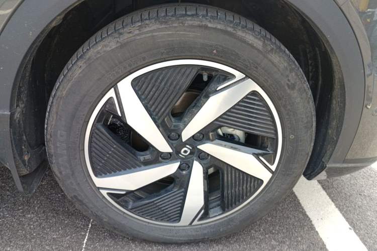 Used CHANGAN NEVO Q05 2024 Truly Delicious Version 125 Excellence Edition CATL Right Front Wheel Hub