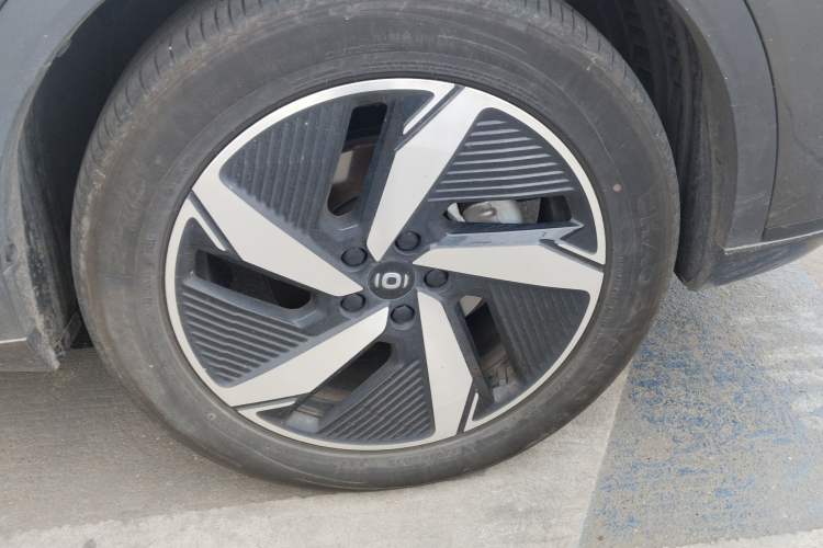 Used CHANGAN NEVO Q05 2024 Truly Delicious Version 125cc Superior Design CATL Right Front Wheel Hub