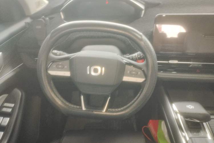 Used CHANGAN NEVO Q05 2024 Truly Delicious Version 125cc Superior Design CATL Steering Wheel