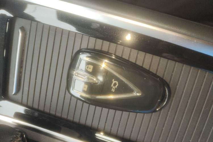 Used CHANGAN NEVO Q05 2024 Truly Delicious Version 125cc Superior Design CATL Vehicle Key