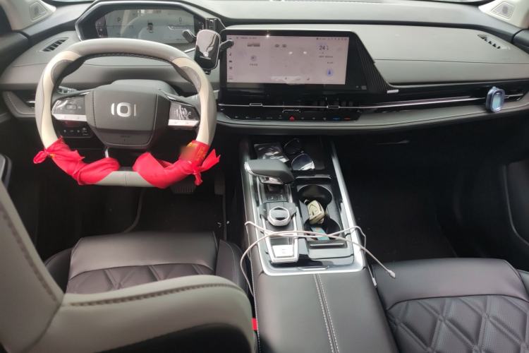 Used CHANGAN NEVO Q05 2024 Truly Delicious Version 125" Beyond-Performance Model CATL Center Console