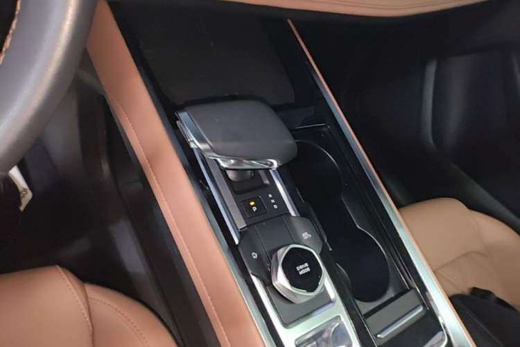 Used CHANGAN NEVO Q05 2024 Truly Delicious Version 125" Beyond-Performance Model CATL Gear Lever