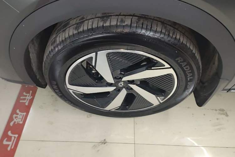 Used CHANGAN NEVO Q05 2024 Truly Delicious Version 125" Beyond-Performance Model CATL Left Front Wheel Hub