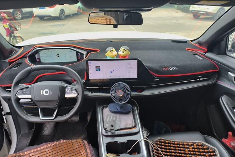 Used CHANGAN NEVO Q05 2024 Truly Delicious Version 125 Excellence Edition CATL Center Console