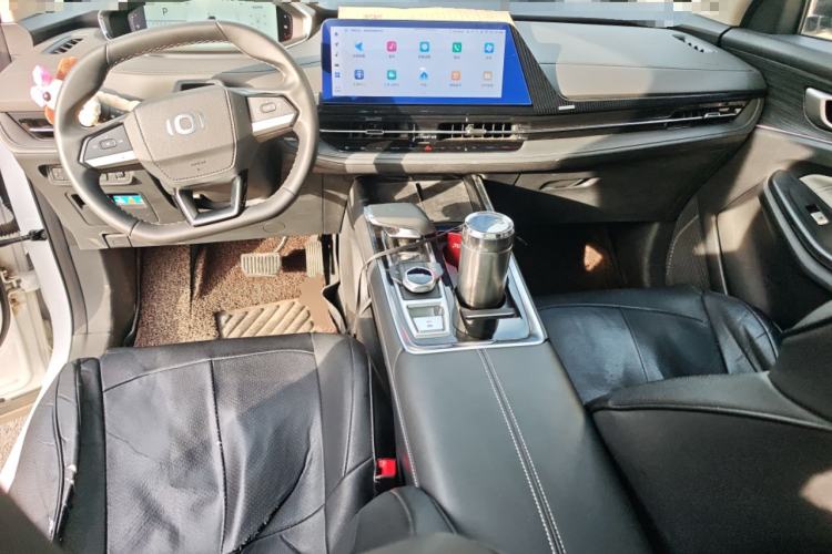 Used CHANGAN NEVO Q05 2024 Truly Delicious Version 125 Excellence Edition CATL Center Console