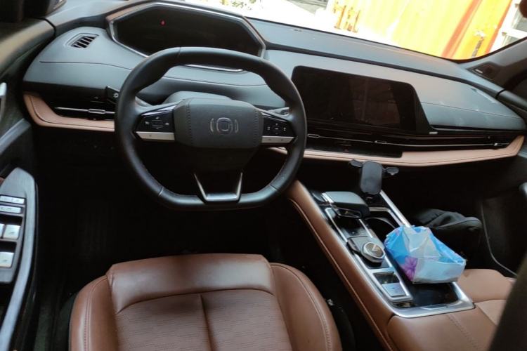 Used CHANGAN NEVO Q05 2024 All-New Flavorful Edition 125 Flagship Model - CATL Center Console