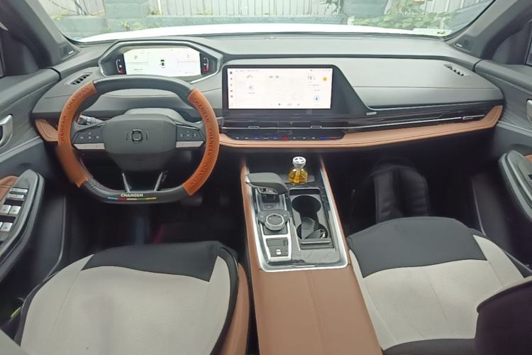 Used CHANGAN NEVO Q05 2024 All-New Flavorful Edition 125 Flagship Model - CATL Center Console