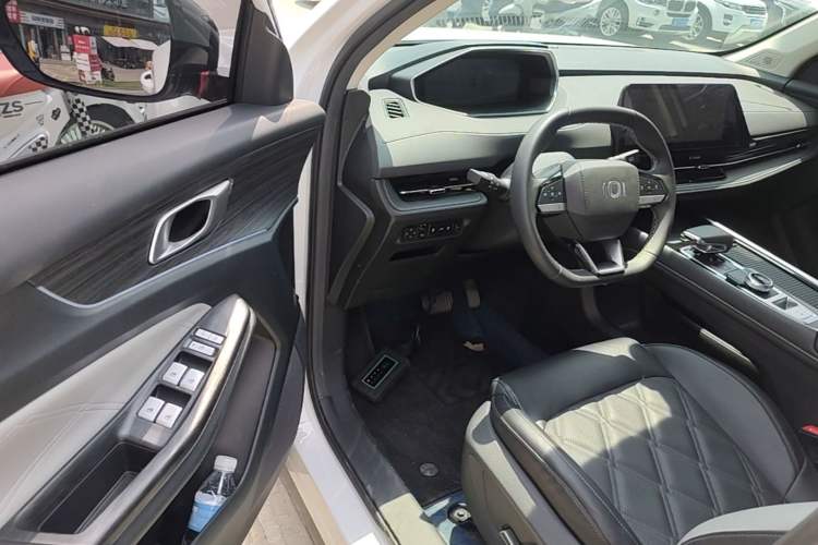 Used CHANGAN NEVO Q05 2024 Truly Delicious Version 125" Beyond-Performance Model CATL Driver Seat