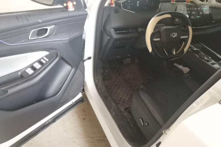 Used CHANGAN NEVO Q05 2024 Truly Delicious Version 125" Beyond-Performance Model CATL Driver Seat