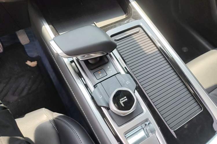 Used CHANGAN NEVO Q05 2024 Truly Delicious Version 125" Beyond-Performance Model CATL Gear Lever