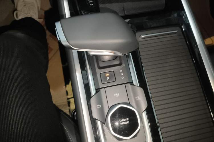 Used CHANGAN NEVO Q05 2024 Truly Delicious Version 125 Excellence Edition CATL Gear Lever