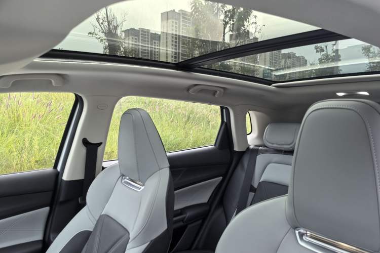 Used CHANGAN NEVO Q05 2024 Truly Delicious Version 125 Excellence Edition CATL Interior 3