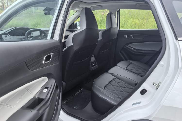 Used CHANGAN NEVO Q05 2024 Truly Delicious Version 125 Excellence Edition CATL Interior 5