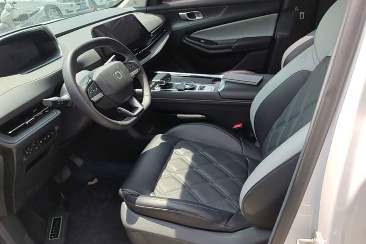Used CHANGAN NEVO Q05 2024 Truly Delicious Version 125" Beyond-Performance Model CATL Left Front Seat