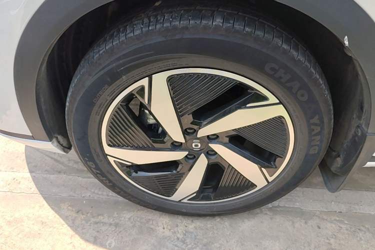 Used CHANGAN NEVO Q05 2024 Truly Delicious Version 125" Beyond-Performance Model CATL Left Front Wheel Hub