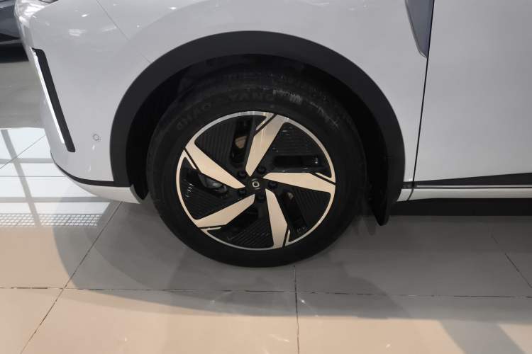 Used CHANGAN NEVO Q05 2024 Truly Delicious Version 125 Excellence Edition CATL Left Front Wheel Hub