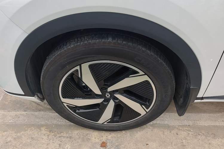 Used CHANGAN NEVO Q05 2024 Truly Delicious Version 125" Beyond-Performance Model CATL Left Front Wheel Hub