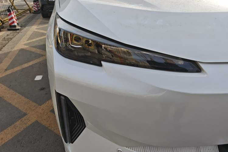Used CHANGAN NEVO Q05 2024 Truly Delicious Version 125 Excellence Edition CATL Right Front Headlight