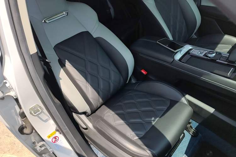 Used CHANGAN NEVO Q05 2024 Truly Delicious Version 125" Beyond-Performance Model CATL Right Front Seat