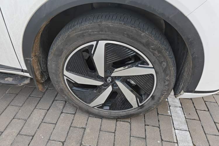 Used CHANGAN NEVO Q05 2024 Truly Delicious Version 125cc Superior Design CATL Right Front Wheel Hub