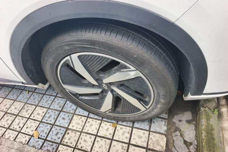 Used CHANGAN NEVO Q05 2024 Truly Delicious Version 125cc Superior Design CATL Right Front Wheel Hub