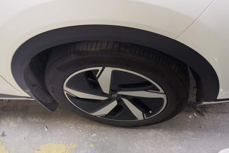 Used CHANGAN NEVO Q05 2024 Truly Delicious Version 125cc Superior Design CATL Right Front Wheel Hub