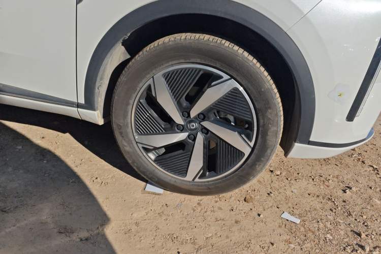 Used CHANGAN NEVO Q05 2024 Truly Delicious Version 125" Beyond-Performance Model CATL Right Front Wheel Hub