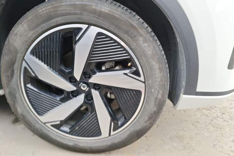 Used CHANGAN NEVO Q05 2024 Truly Delicious Version 125cc Superior Design CATL Right Front Wheel Hub