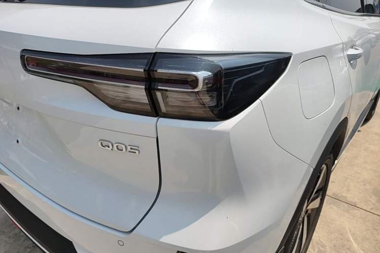 Used CHANGAN NEVO Q05 2024 Truly Delicious Version 125" Beyond-Performance Model CATL Right Rear Taillight