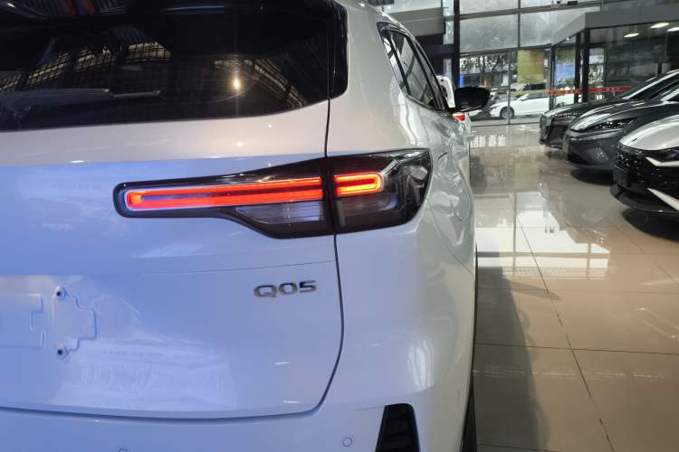 Used CHANGAN NEVO Q05 2024 Truly Delicious Version 125 Excellence Edition CATL Right Rear Taillight