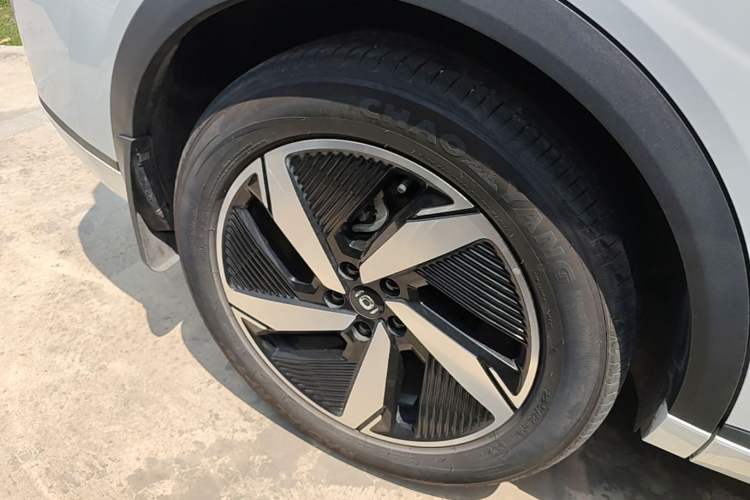 Used CHANGAN NEVO Q05 2024 Truly Delicious Version 125" Beyond-Performance Model CATL Right Rear Wheel Hub