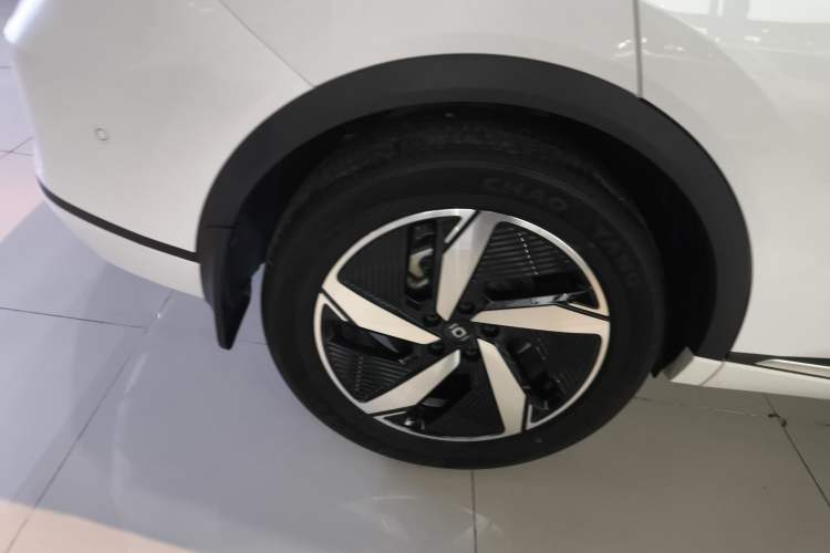Used CHANGAN NEVO Q05 2024 Truly Delicious Version 125 Excellence Edition CATL Right Rear Wheel Hub
