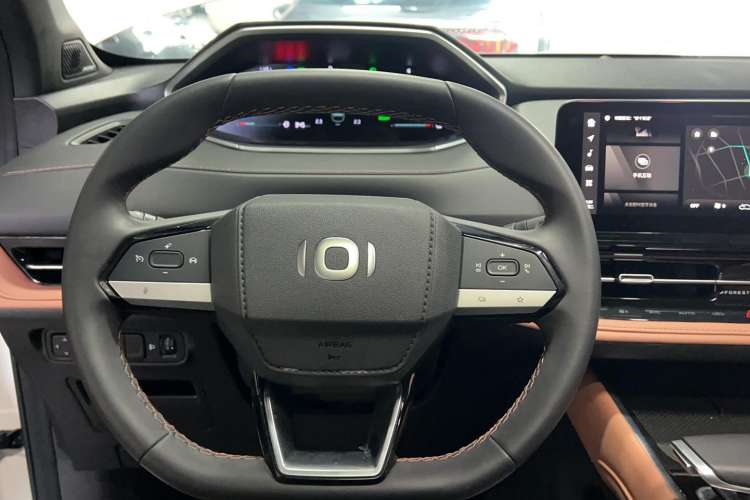 Used CHANGAN NEVO Q05 2024 All-New Flavorful Edition 125 Flagship Model Powered by CATL Steering Wheel