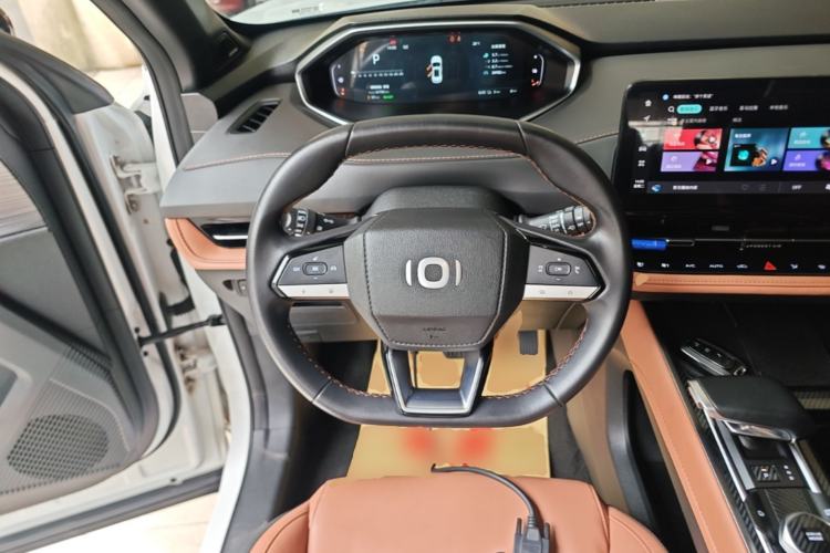 Used CHANGAN NEVO Q05 2024 Truly Delicious Version 125cc Superior Design CATL Steering Wheel