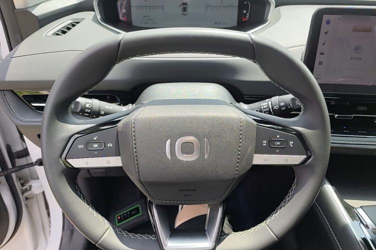 Used CHANGAN NEVO Q05 2024 Truly Delicious Version 125" Beyond-Performance Model CATL Steering Wheel