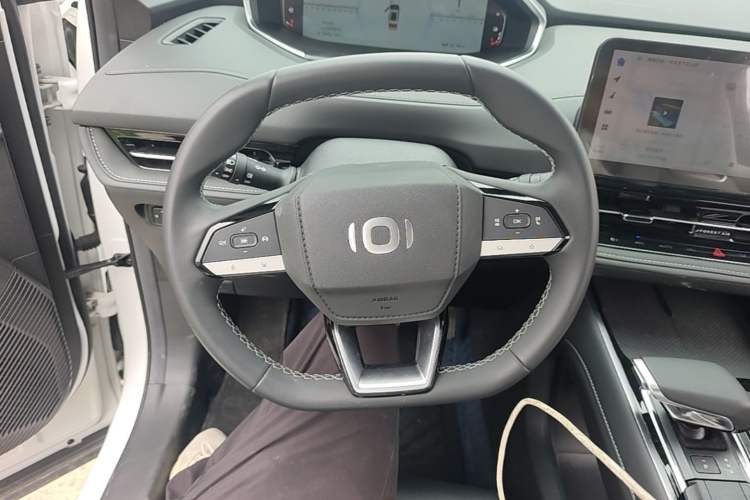 Used CHANGAN NEVO Q05 2024 Truly Delicious Version 125" Beyond-Performance Model CATL Steering Wheel