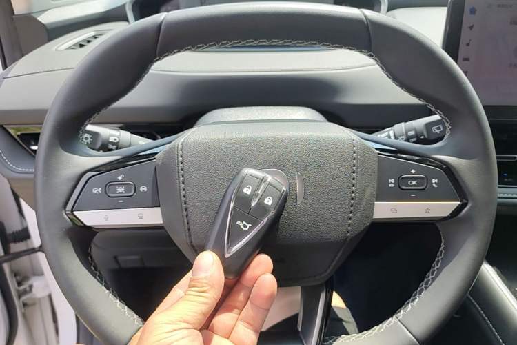 Used CHANGAN NEVO Q05 2024 Truly Delicious Version 125" Beyond-Performance Model CATL Vehicle Key
